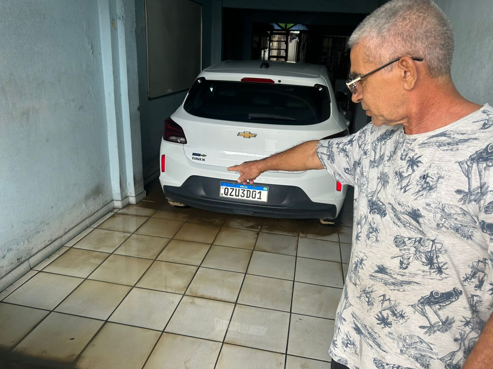 Ageman notifica Águas de Manaus por vazamento e cobra assistência a moradores no Novo Aleixo