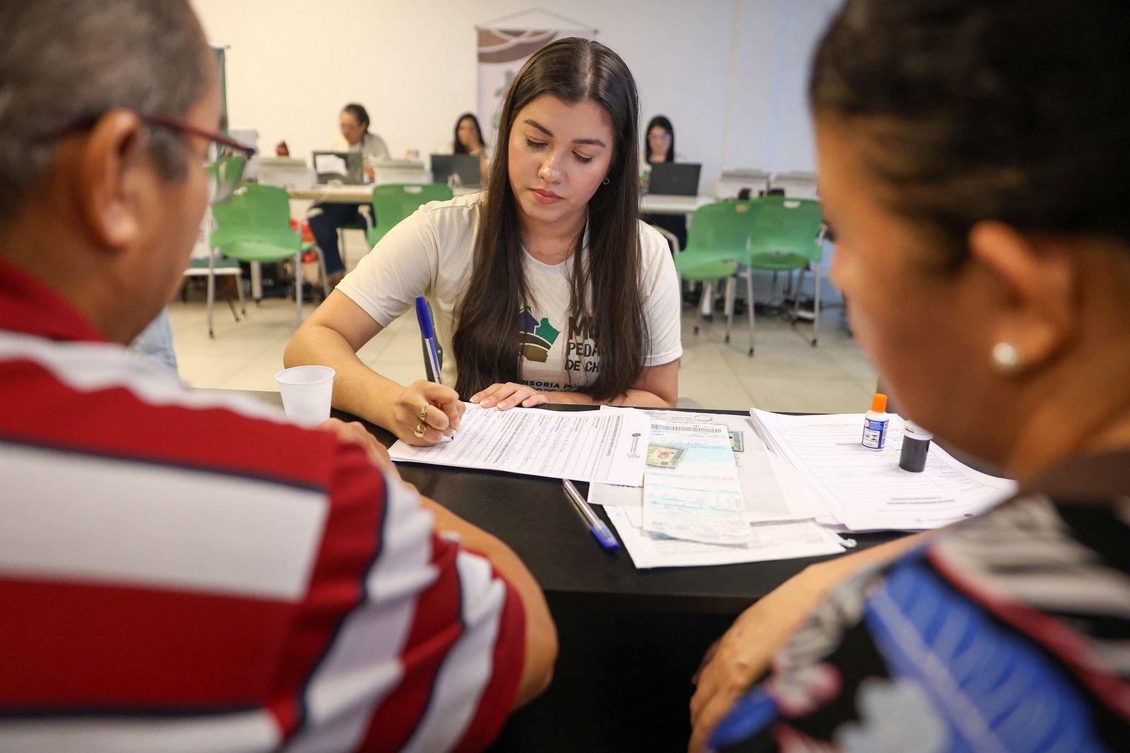 Amazonas Meu Lar: Governo entrega 500 títulos definitivos e marca recorde de 22 mil famílias beneficiadas