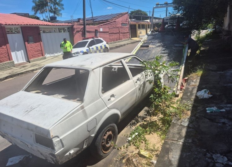 IMMU remove carros abandonados das ruas de Manaus