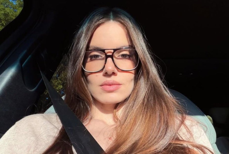 Camila Queiroz mostra pela 1ª vez rosto de sua filha com Klebber Toledo; veja