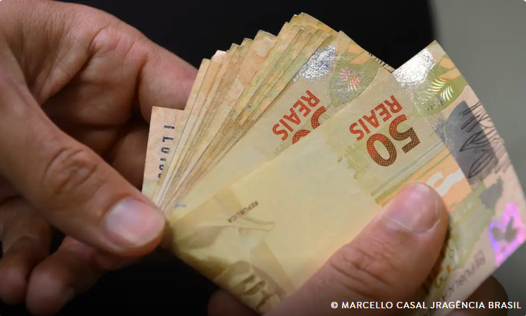 Governo impõe limites a taxas do consignado CLT para frear abusos