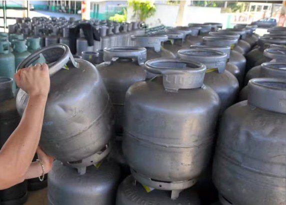 PF deflagra 2ª fase da 'Operação Vem Diesel' e fiscaliza venda de gás em Manaus