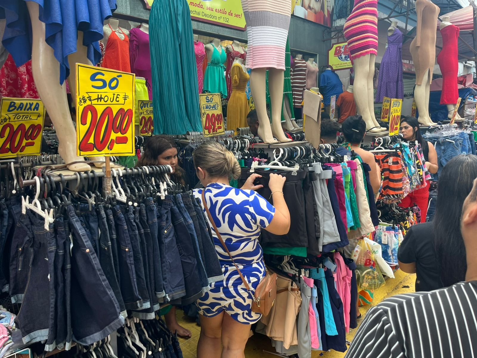 Centro e shoppings de Manaus abrirão em horário reduzido na Sexta-Feira Santa