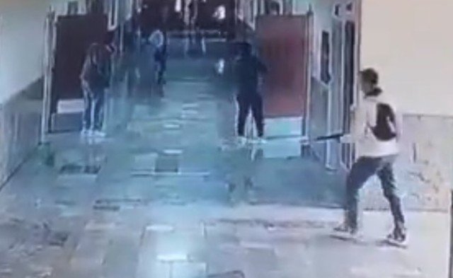 Ex-aluno invade escola armado com espingarda e fere 18 pessoas na Turquia; veja vídeo