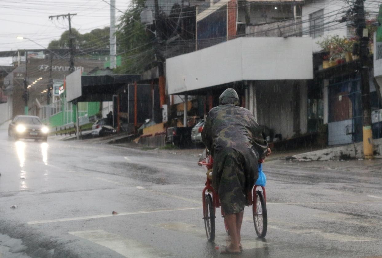 Manaus tem alerta de chuvas intensas e trovoadas nesta quinta-feira