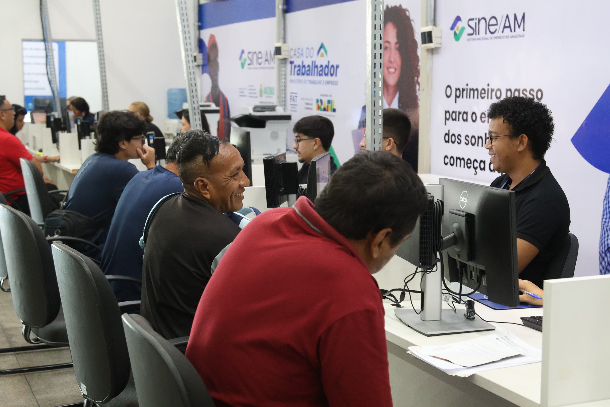 Sine Amazonas oferece 184 vagas de emprego nesta segunda-feira; confira