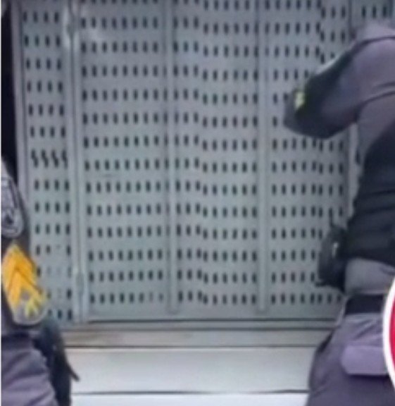 Homem flagra traição da esposa e é preso após tentar agredi-la no Jorge Teixeira