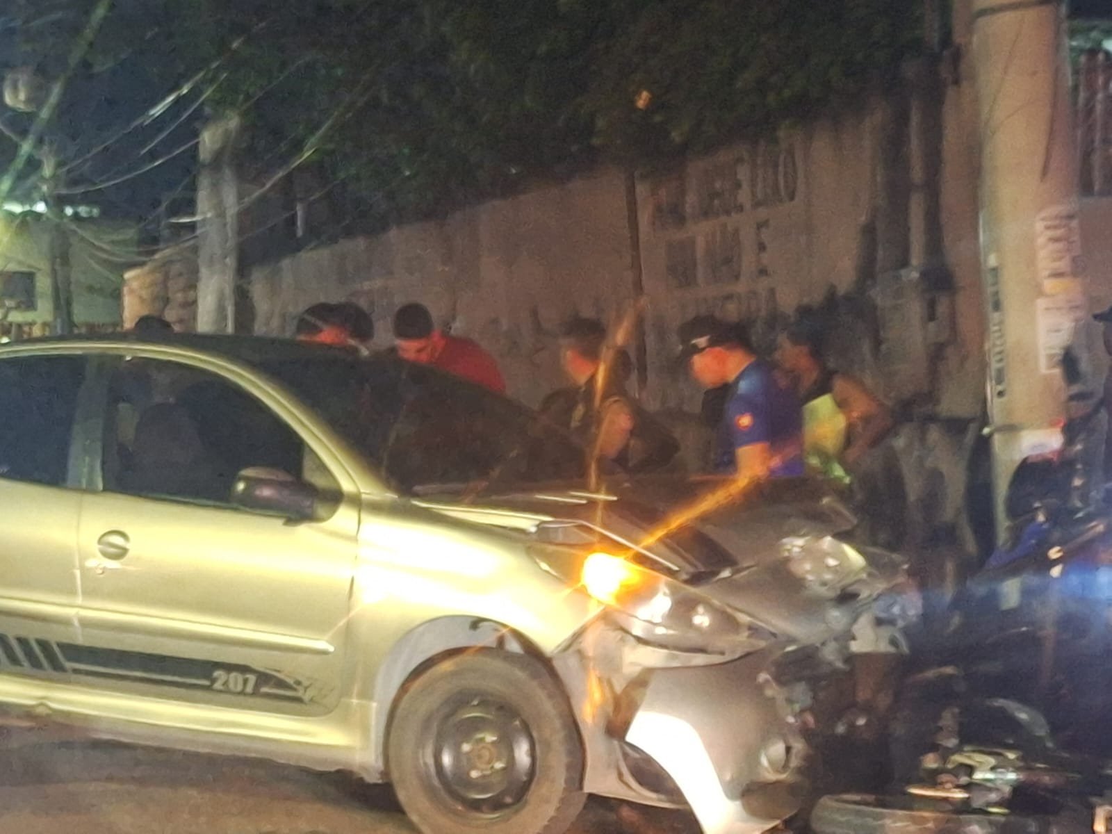 Motociclista quebra a perna após colisão com carro em Manaus