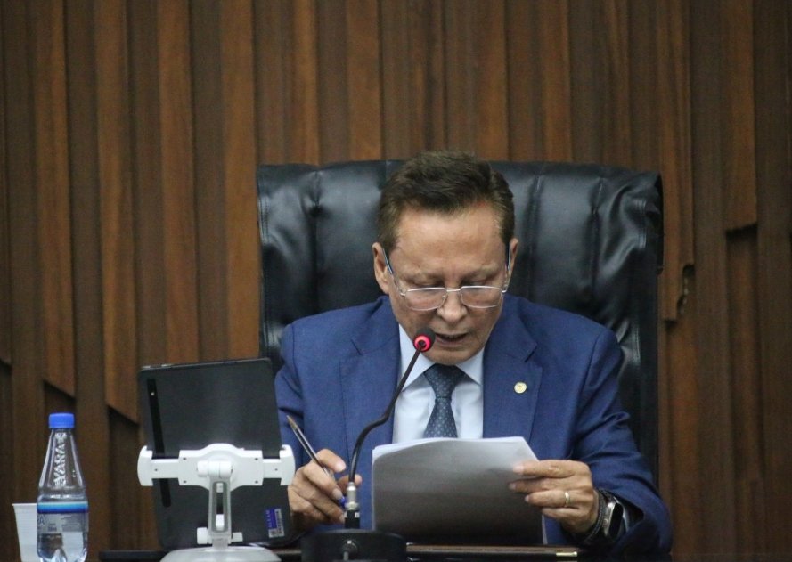 Amazonas define eleição indireta para "governador-tampão" em até 30 dias