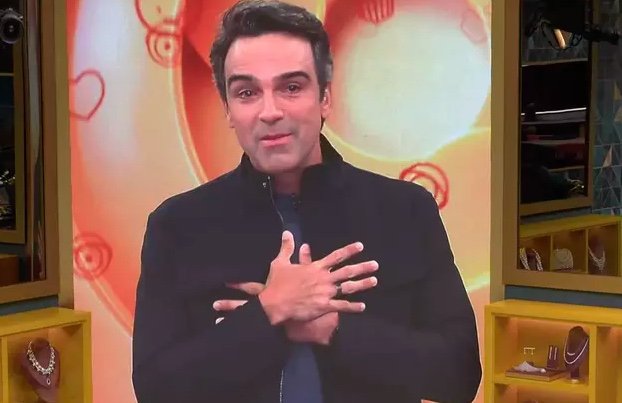 Tadeu Schmidt quebra protocolo e revela morte de irmão no "BBB26"