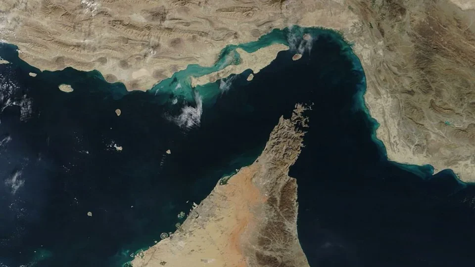 Irã apreende embarcações no Estreito de Ormuz