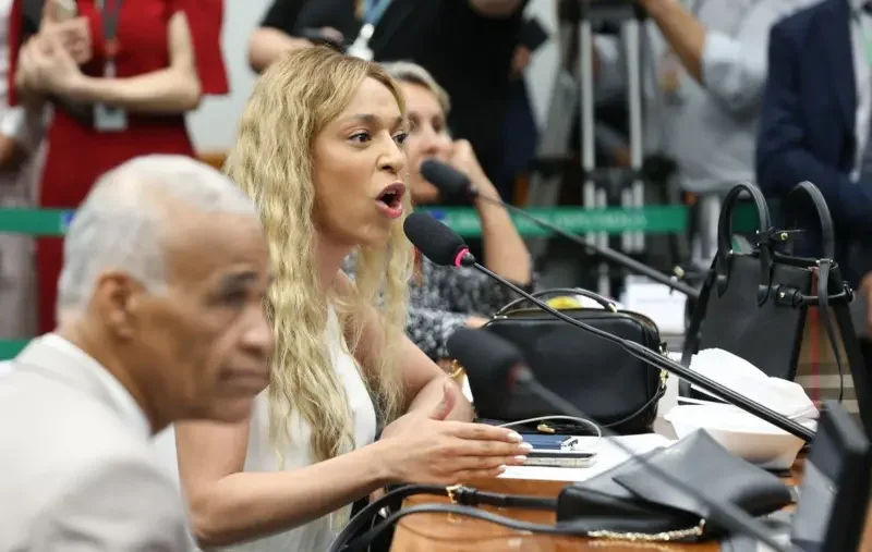 Pedido de vista adia votação da PEC que extingue escala 6x1