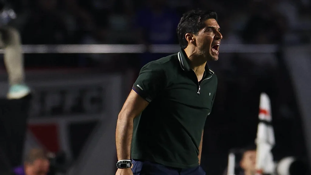 STJD suspende técnico Abel Ferreira por oito jogos no Brasileirão