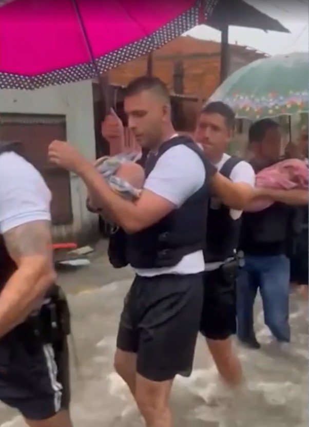 Situação de emergência: Maior chuva da década isola famílias e deixa Belém debaixo d'água