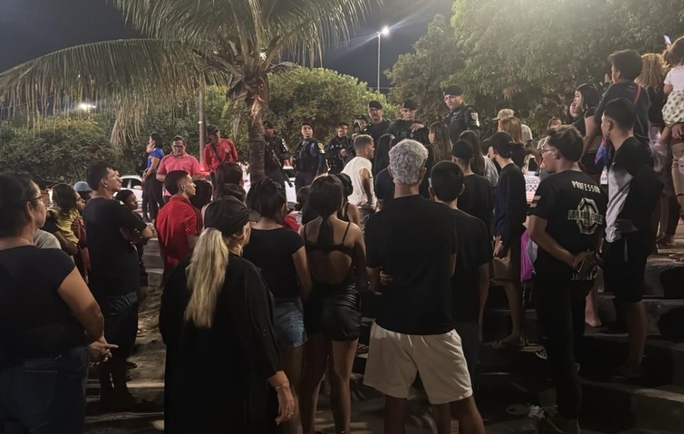 Familiares e amigos protestam após morte de jovem em ação policial no Alvorada