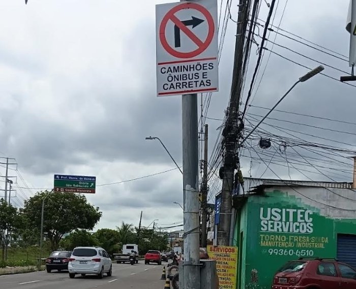 Prefeitura de Manaus restringe veículos pesados em rua do bairro Santo Antônio