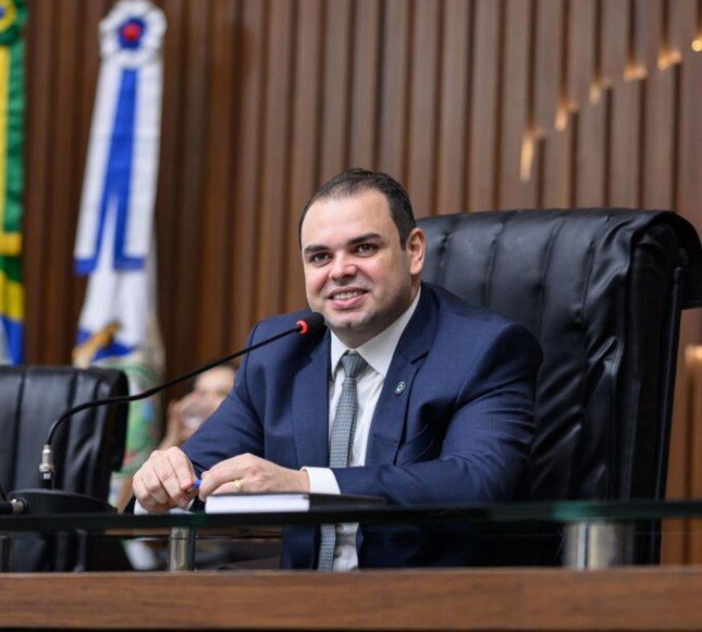 Do plenário da Aleam ao comando do Estado: confira a trajetória do governador Roberto Cidade