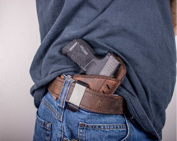 'Bança' é preso após agredir esposa a socos e dar tiro para aterrorizá-la em Eirunepé