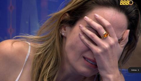 Confinada no BBB26, Ana Paula é informada da morte do pai: "Agora eu sou sozinha"