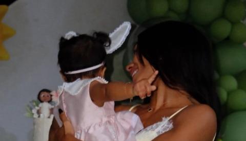 Zuri, filha de Ludmilla e Brunna, comemora 11 meses com festa temática