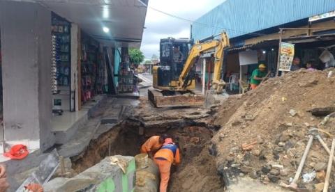 Obras de drenagem avançam para recuperar rua no bairro Betânia