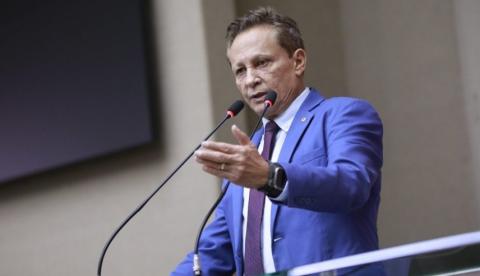 Deputado Adjuto Afonso assume presidência da Aleam após saída de Roberto Cidade