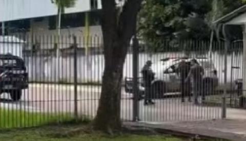 Detento pula janela de Fórum durante audiência e mobiliza polícia no interior do Amazonas