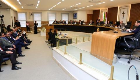 TCE-AM mantém condenações e multas contra gestores de três municípios do Amazonas