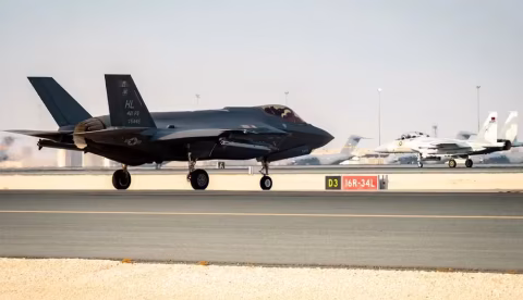 EUA tentam resgatar pilotos ejetados em território iraniano após ataque a caça militar