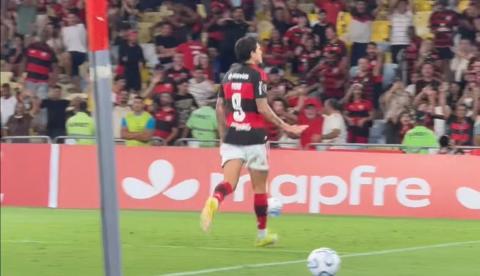 Flamengo goleia Independiente Medellín no Maracanã