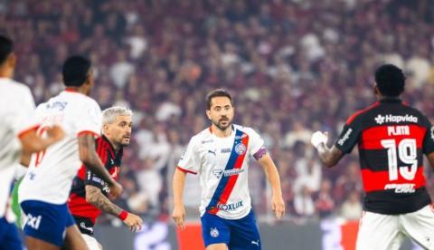Flamengo vence Bahia no Maracanã e assume vice-liderança do Brasileirão