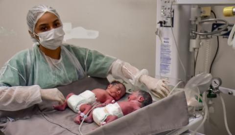 Mãe de seis filhos dá à luz trigêmeos na Maternidade Ana Braga