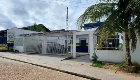 Jovem aterroriza o próprio pai idoso, ignora a justiça e acaba preso em briga de rua no Amazonas