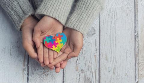 Abril Azul: como é e para que serve o tratamento medicamentoso para crianças autistas