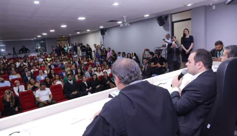 Roberto Cidade impõe ritmo, evita crises e busca deixar  sua marca no governo