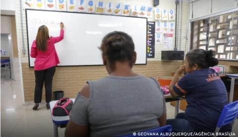 MEC lança aplicativos de livros e idiomas com acesso gratuito; saiba mais