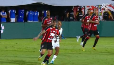 Vitória supera São Paulo e sobe na tabela do Brasileirão
