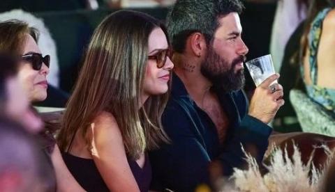 Sandy faz rara aparição pública com namorado e agita fãs: "Que bonito"