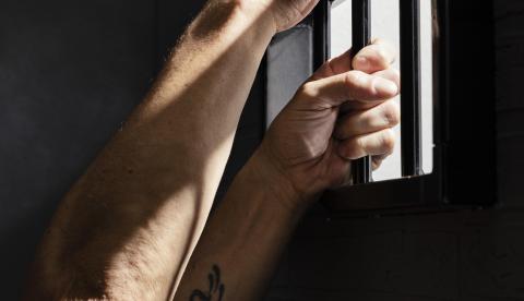 Homem é preso suspeito de torturar e matar morador de rua no Zumbi; vítima foi achada amarrada