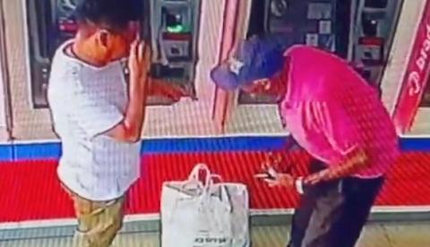 Idoso perde R$ 900 em 'golpe da ajuda' em caixa eletrônico de Manacapuru; vídeo