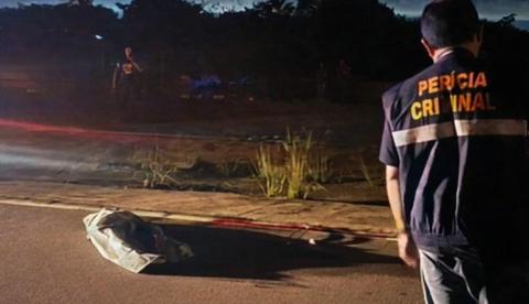 Mãe e filha de 7 anos morrem após família ser atropelada enquanto atravessava a rodovia AM-070