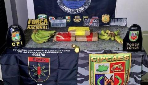 PM apreende 14kg de skunk e pasta-base escondidos em sacos de bananas em Coari