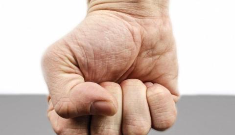 Homem é preso após agredir ex-esposa a socos e ser contido pelo filho no Amazonas