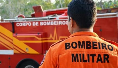 Residência pega fogo no bairro Monte das Oliveiras, em Manaus
