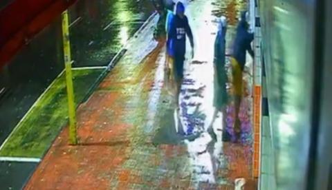 Criminosos invadem loja e causam prejuízo de R$ 20 mil no Centro de Manaus; vídeo