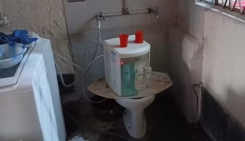 Moda escrava: 29 bolivianos são resgatados em oficinas que produziam roupas para marcas de luxo em MG