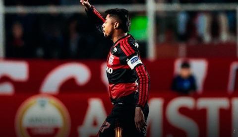 Flamengo vence Cusco e lidera grupo na Libertadores