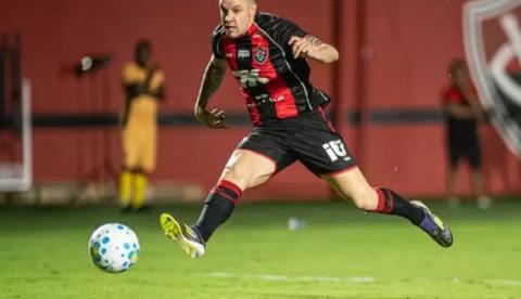 Vitória e Corinthians empatam em jogo sem gols no Barradão
