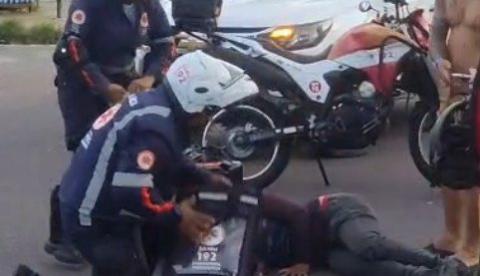 Acidente deixa motociclista ferido na Av. Autaz Mirim