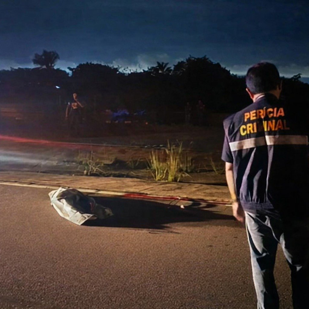 Mãe e filha de 7 anos morrem após família ser atropelada enquanto atravessava a rodovia AM-070